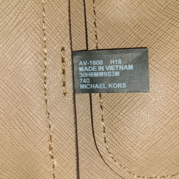 Authentic Michael kors tote - Picture 6 of 6